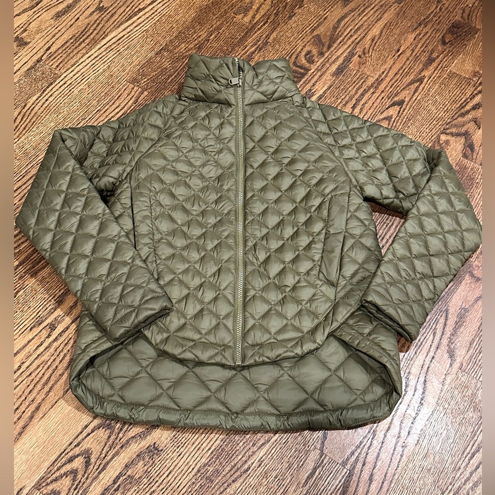 Athleta Whisper Featherless jacket in Olive Green, XXS